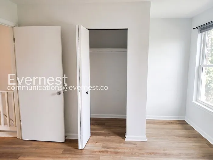 217 E 5th St — Photo 10