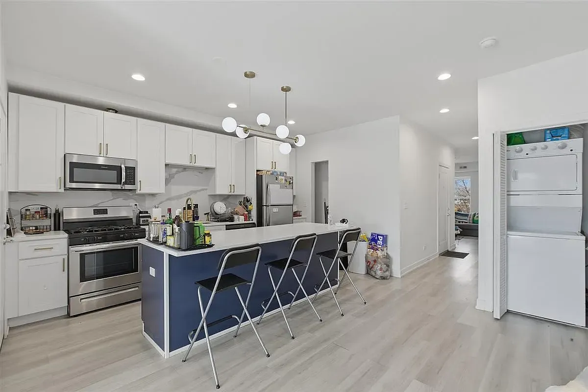 Building Photo - 4939 N Saint Louis Ave #2N