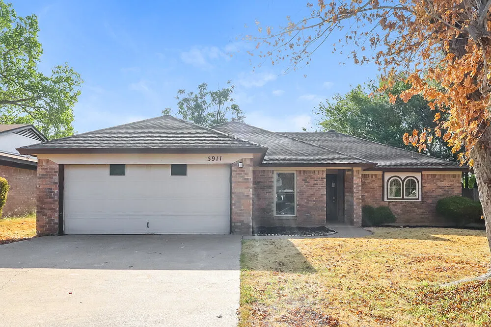 3 bed, 2.0 bath, 1221 sqft, $2,035 — Photo 1