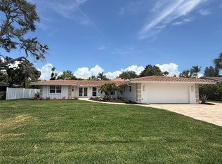 5569 Shadow Lawn Dr, Sarasota, FL 34242