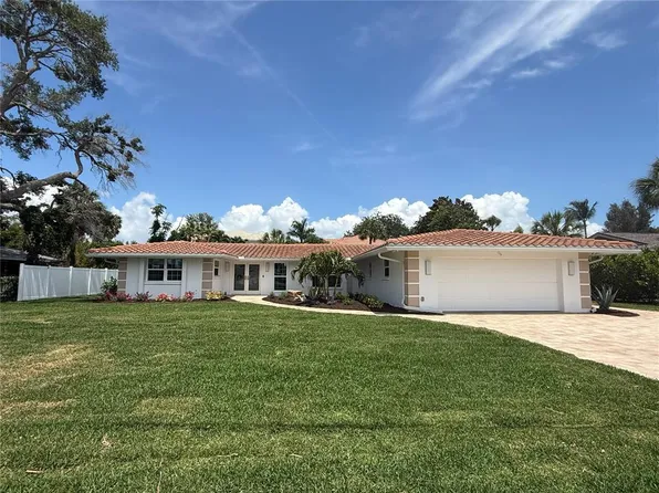 5569 Shadow Lawn Dr, Sarasota, FL 34242
