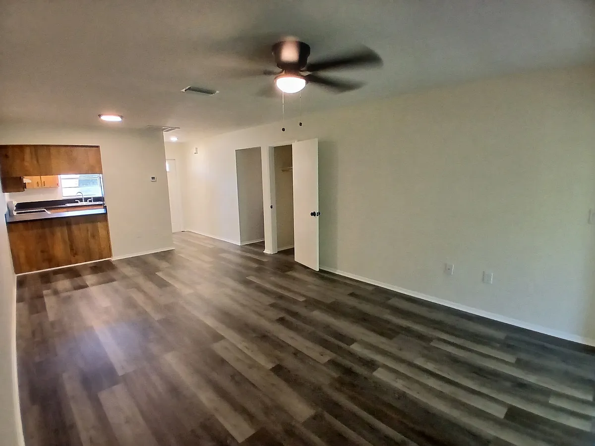 Building Photo - 23311 Robin Dr #23315