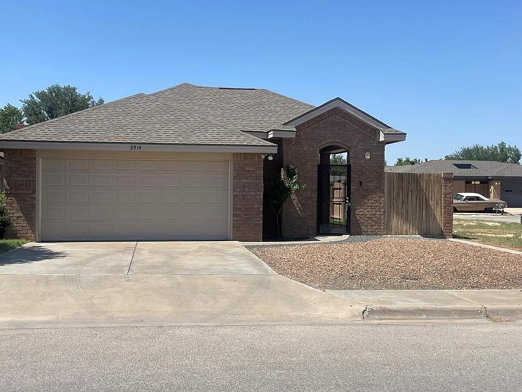 3 bed, 2.0 bath, 1725 sqft, $2,300 — Photo 1