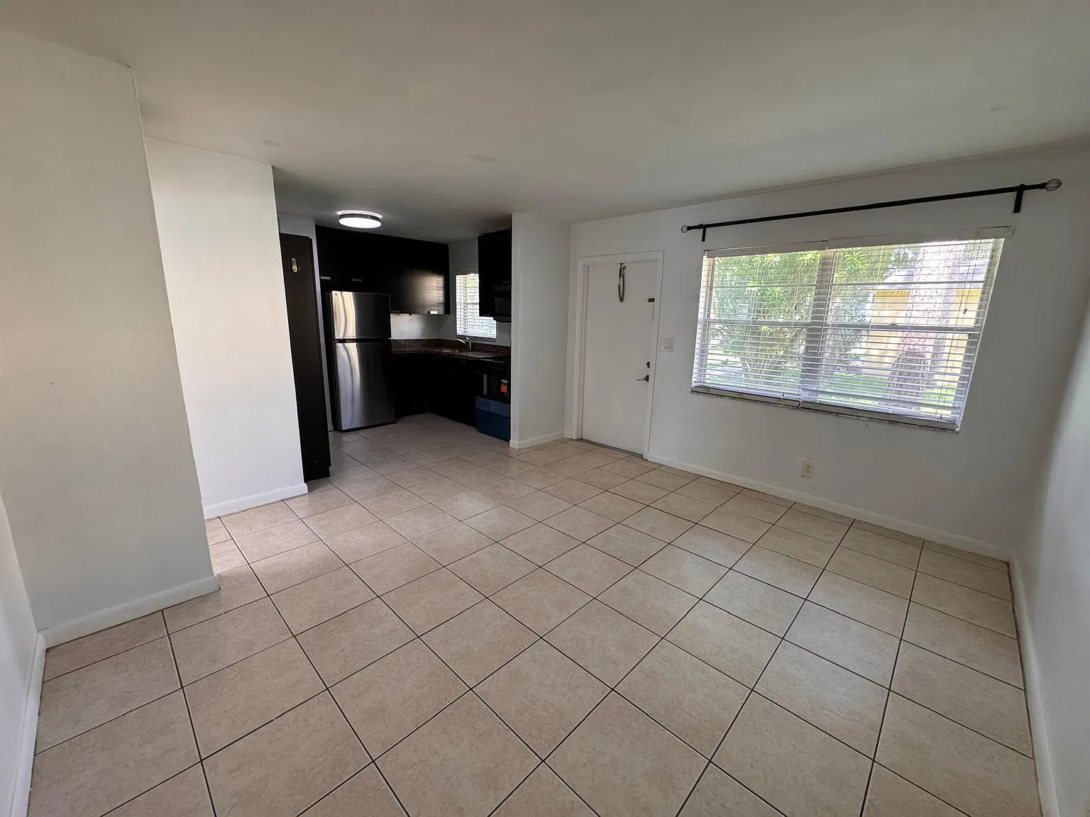 2 bed, 1.0 bath, 609 sqft, $1,800 — Photo 1
