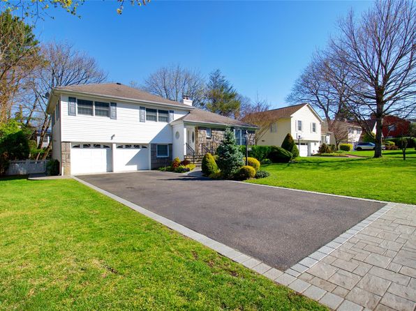 29 Hamilton Pl, Garden City, NY 11530