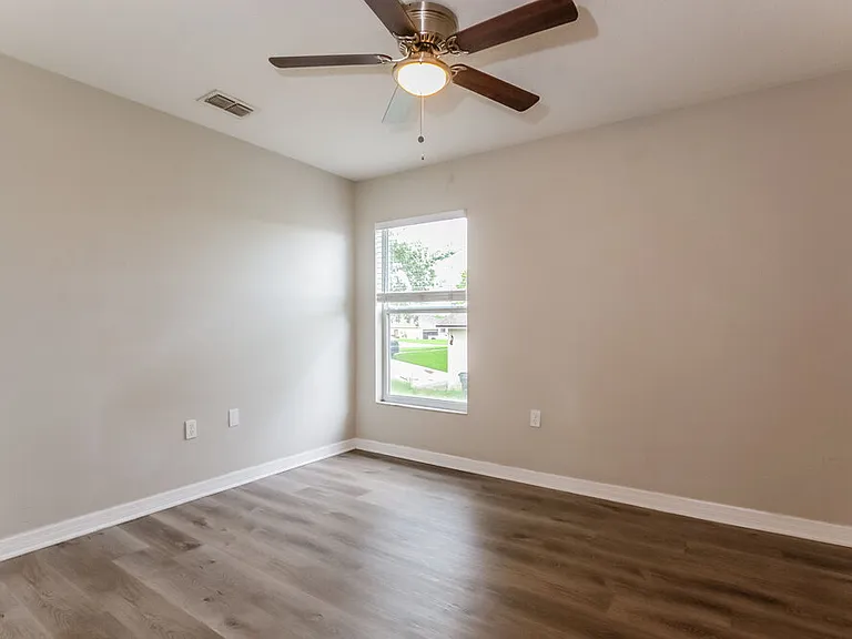 1378 Willow Crest Dr — Photo 12