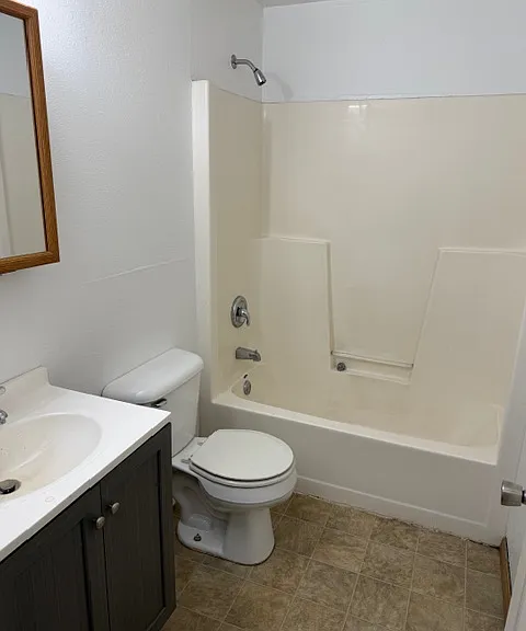1115 Campbell Dr #10 — Photo 6