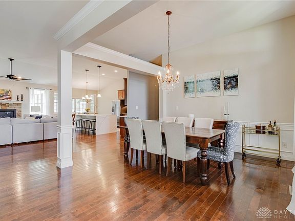 4th image of 370 Stewart Dr