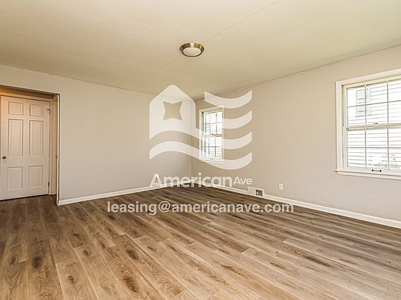 1097093_003_living_room_3.jpg