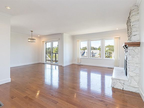 2nd image of 1408 Tovido Ln
