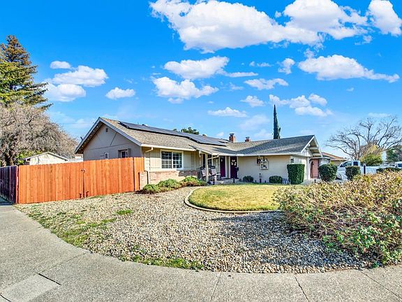 4th image of 501 Azalea Way