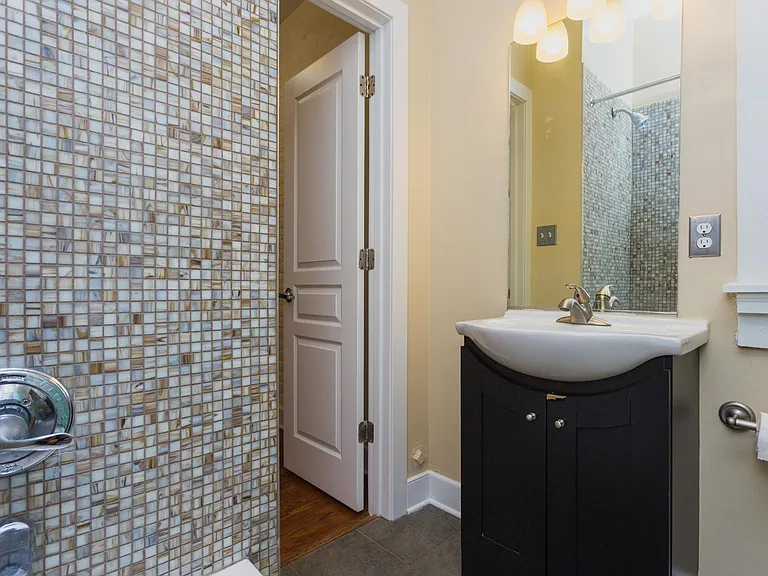 20 W Marshall St #2 — Photo 22