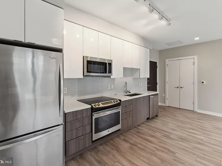 911 2nd St NE #207 — Photo 8