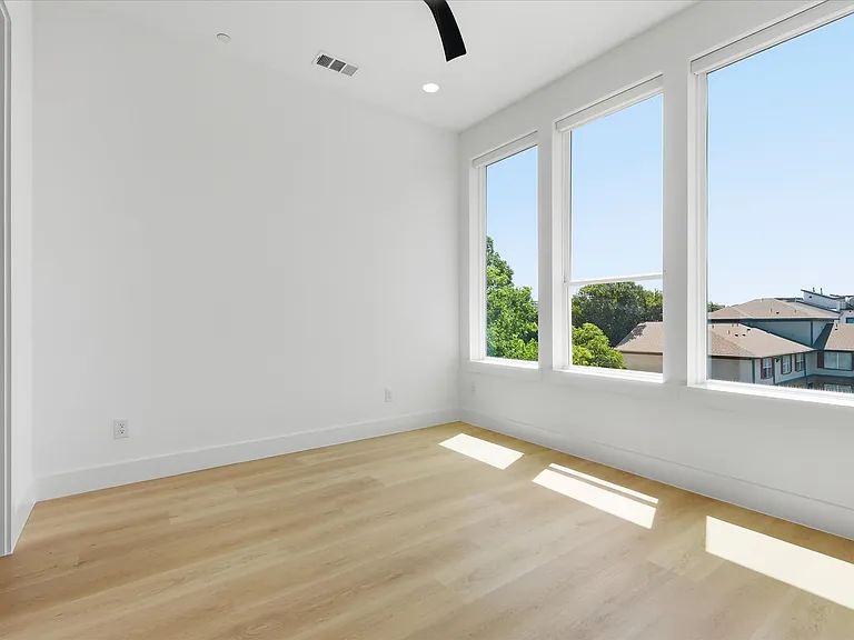 2015 California Dr #104 — Photo 11
