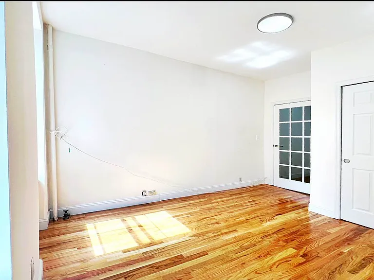 256 12th St #2R — Photo 10