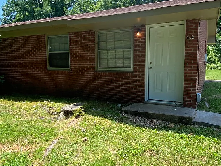120 Hadley Dr — Photo 1