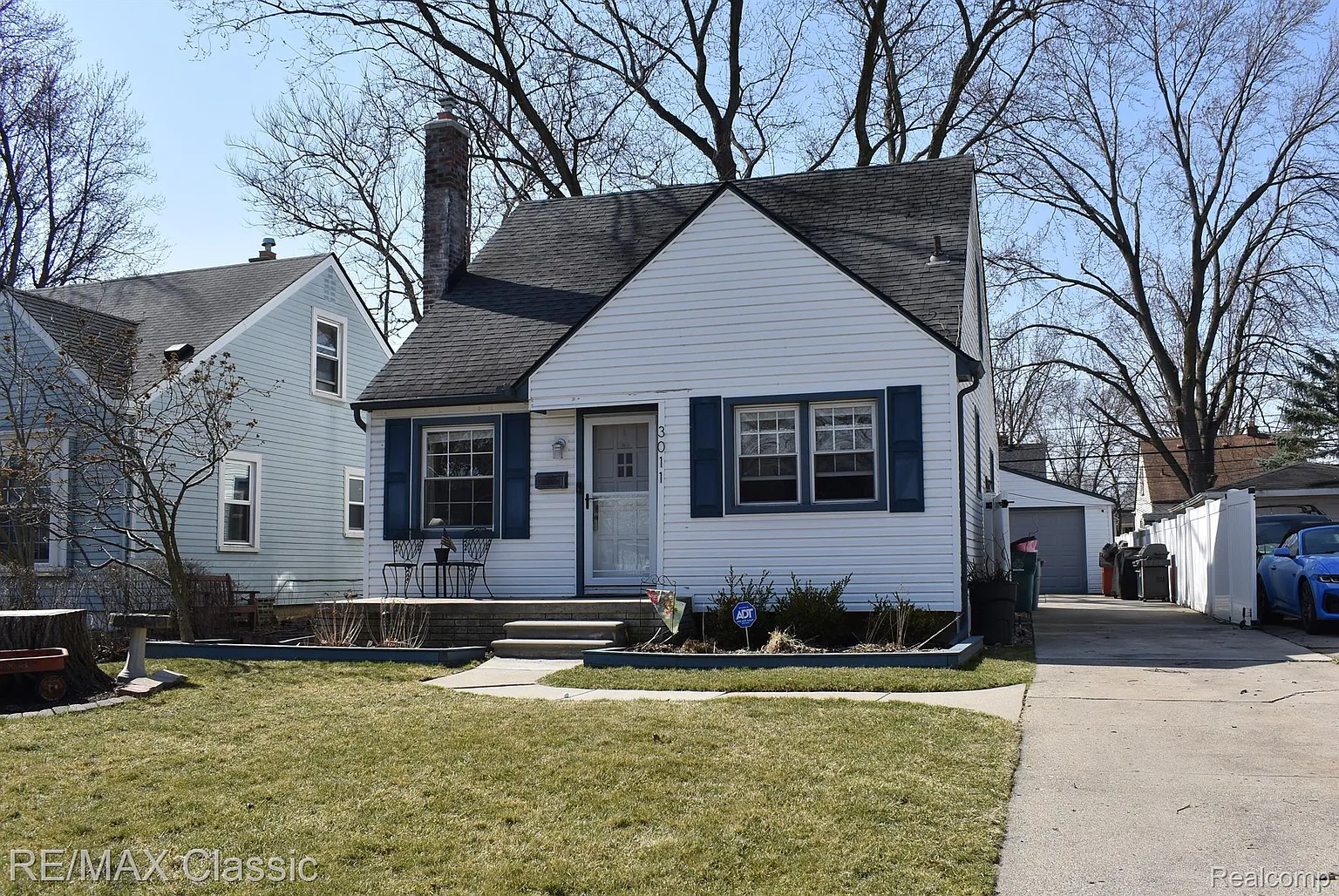 3011 Ellwood Ave photo 1