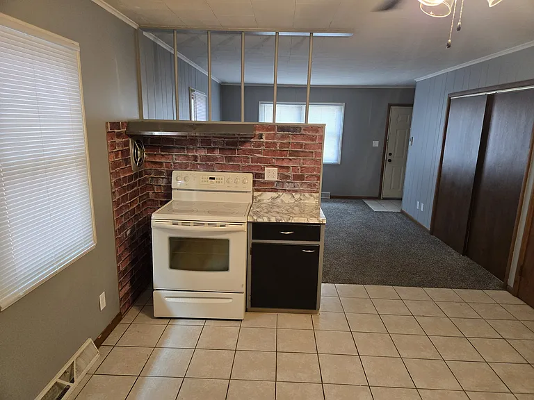 493 Burch St — Photo 10