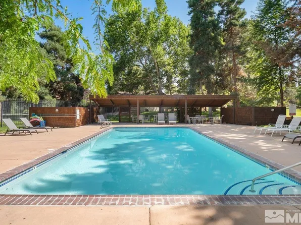 560 W Riverview Cir, Reno, NV 89509