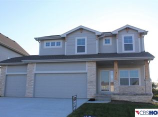 17017 Aurora St, Omaha, NE 68136