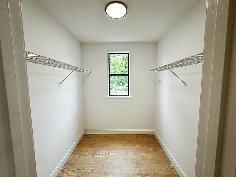 214 Nelson Ct E — Photo 10