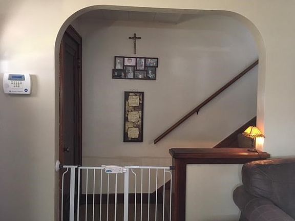 2nd image of 3816 Woodlawn Way