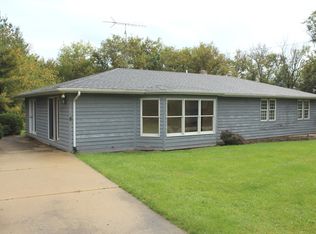 6308 Lake Shore Dr, Cary, IL 60013