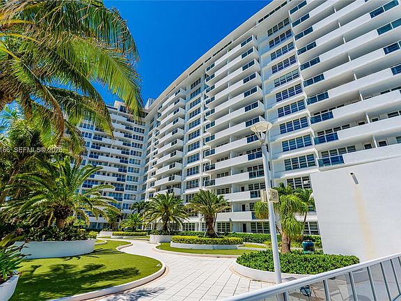 2nd image of 100 Lincoln Rd #944
