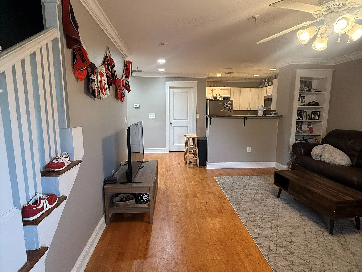 3 bed, 1406 sqft, $2,100 — Photo 2