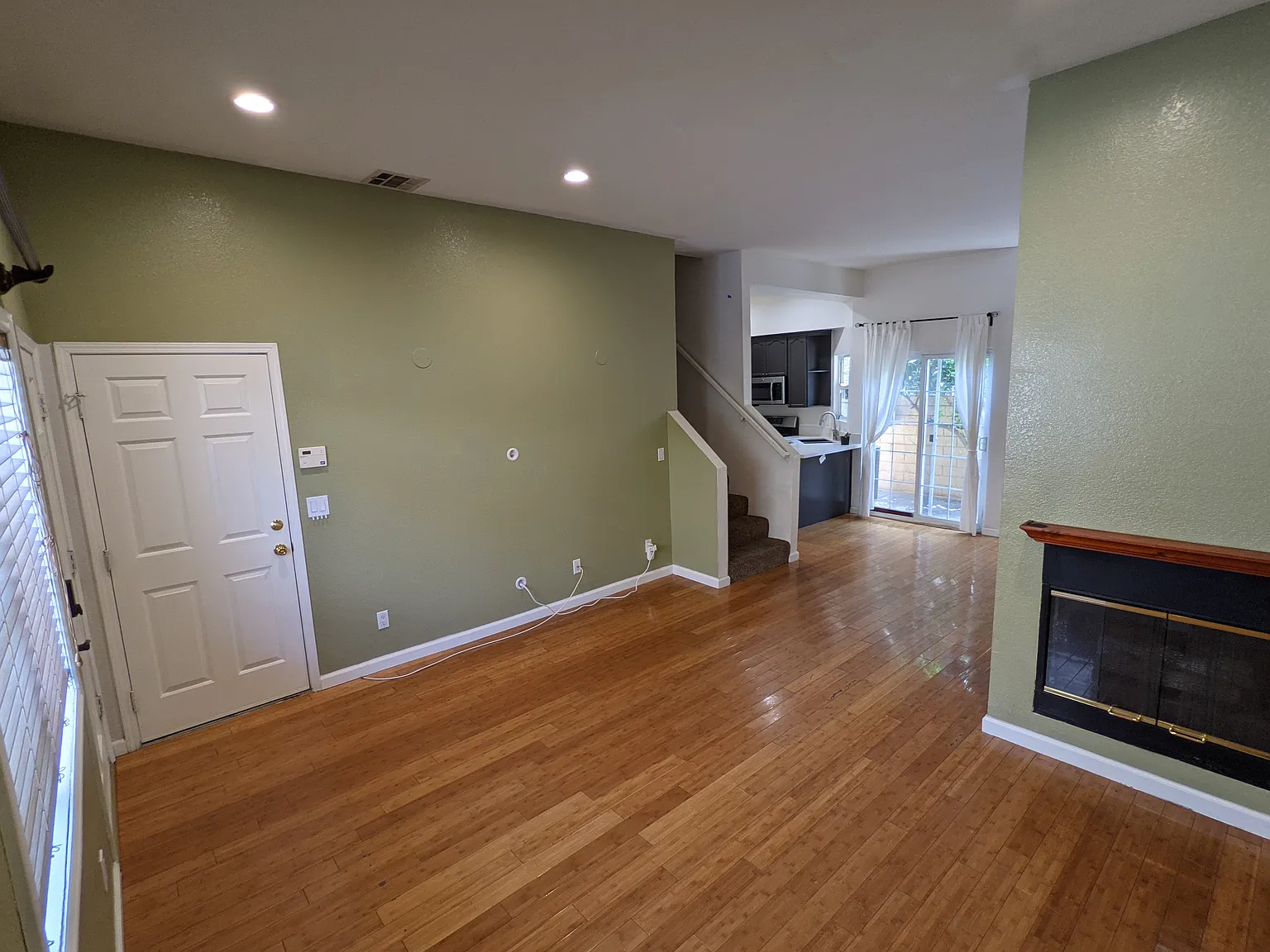 3 bed, 2.5 bath, 1306 sqft, $3,300 — Photo 1