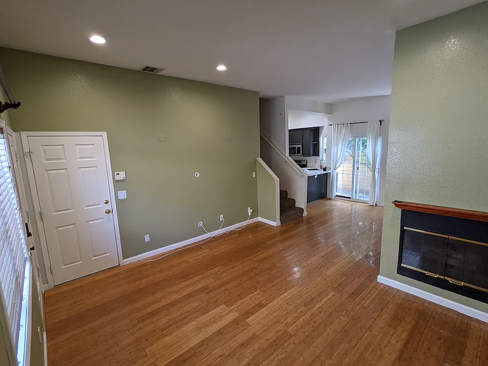 6442 Vineland Ave #7