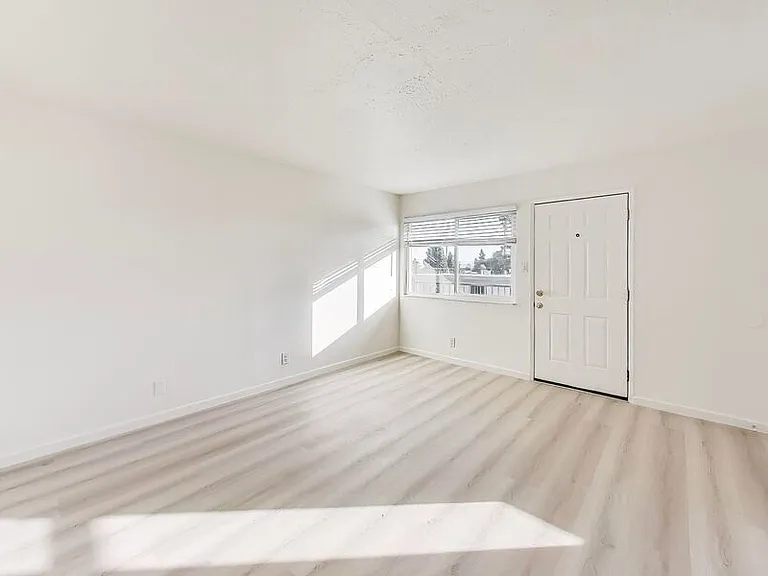430 Vernon St #10 — Photo 4