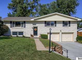 11322 Arbor St, Omaha, NE 68144