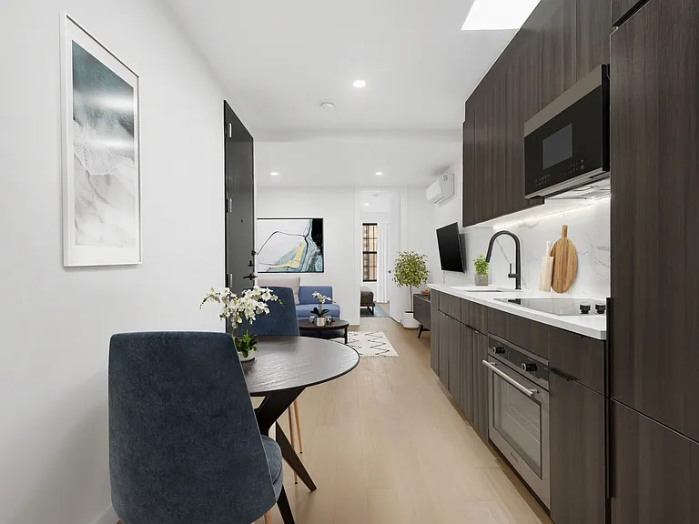 586 Manhattan Ave #2W — Photo 3