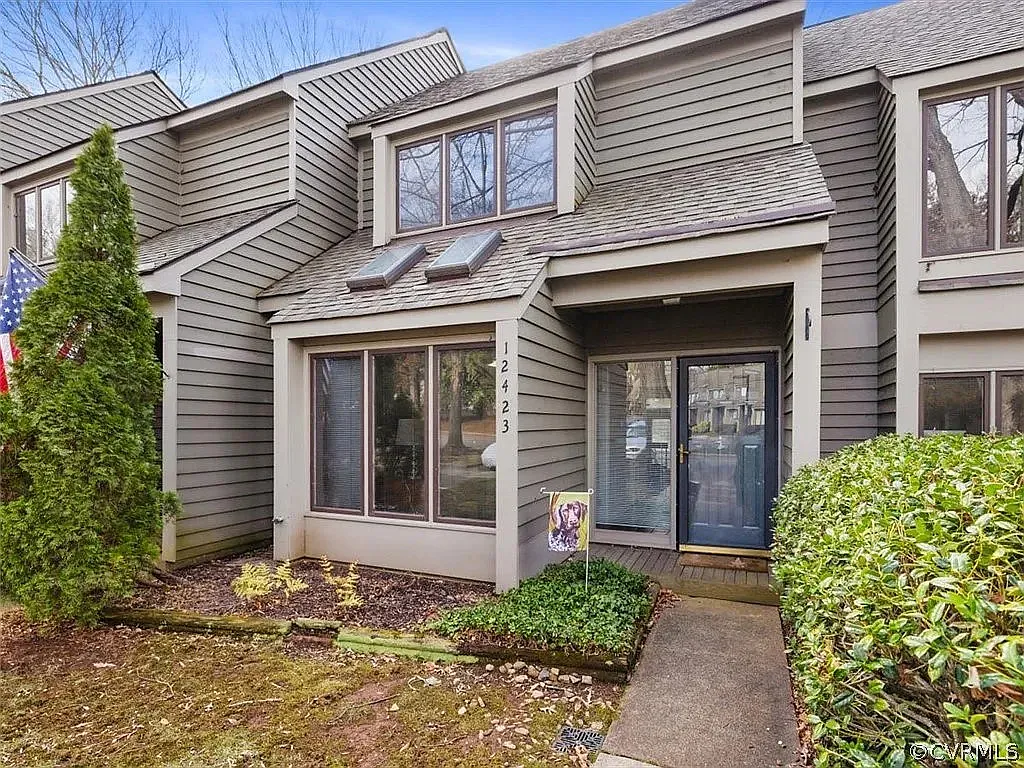 2 bed, 2.5 bath, 1376 sqft, $2,300 — Photo 1
