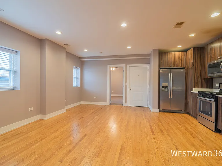 3433 S Indiana Ave #301 — Photo 2