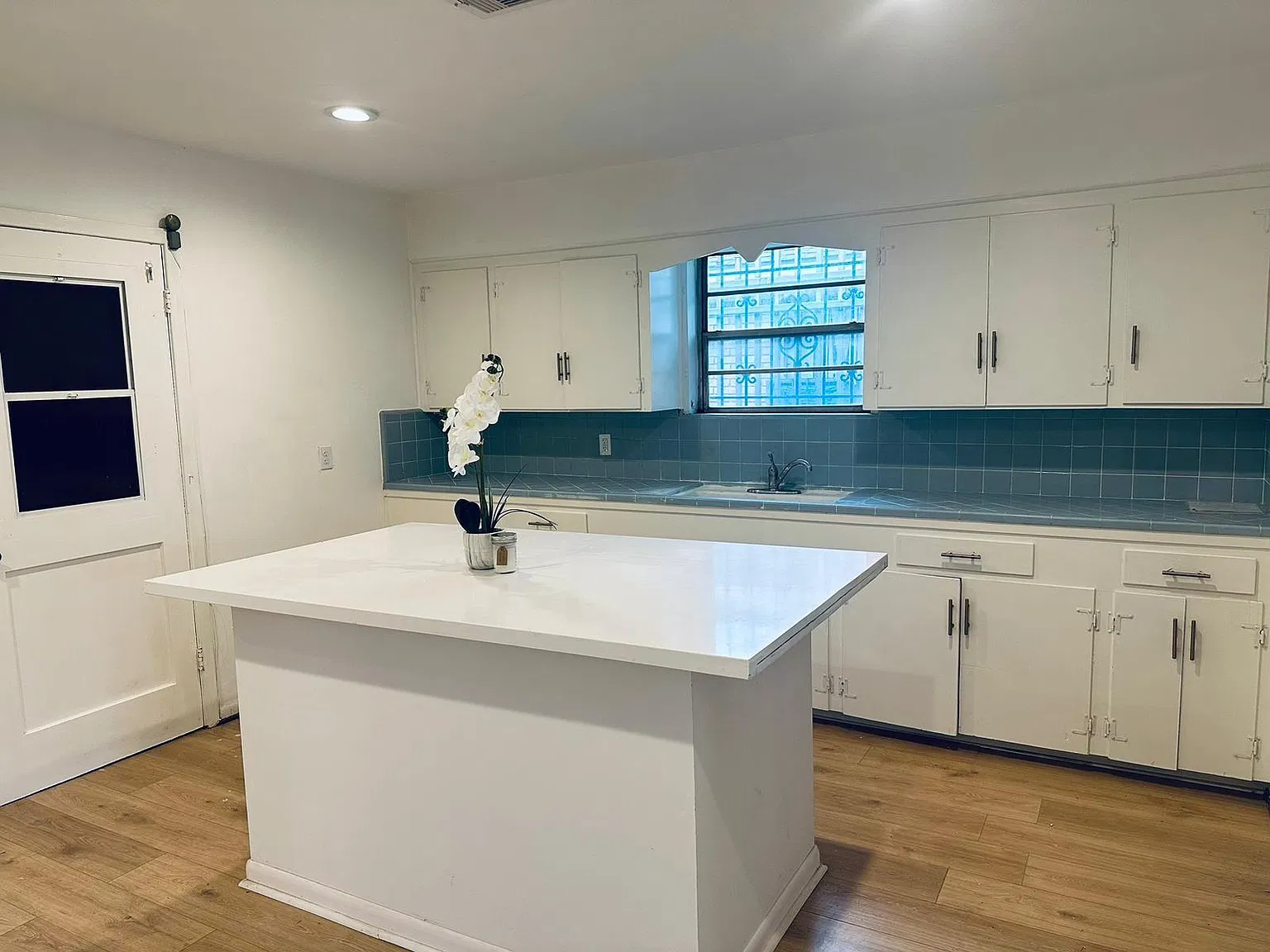 2 bed, 1185 sqft, $1,550 — Photo 2