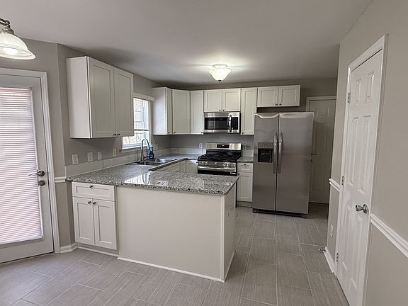 3rd image of 8613 Hobhouse Cir