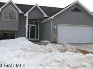 111 Sunshine Ln, Faribault, MN 55021