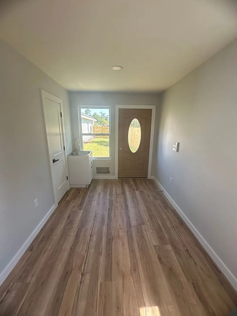 Studio Apartment — Photo 2