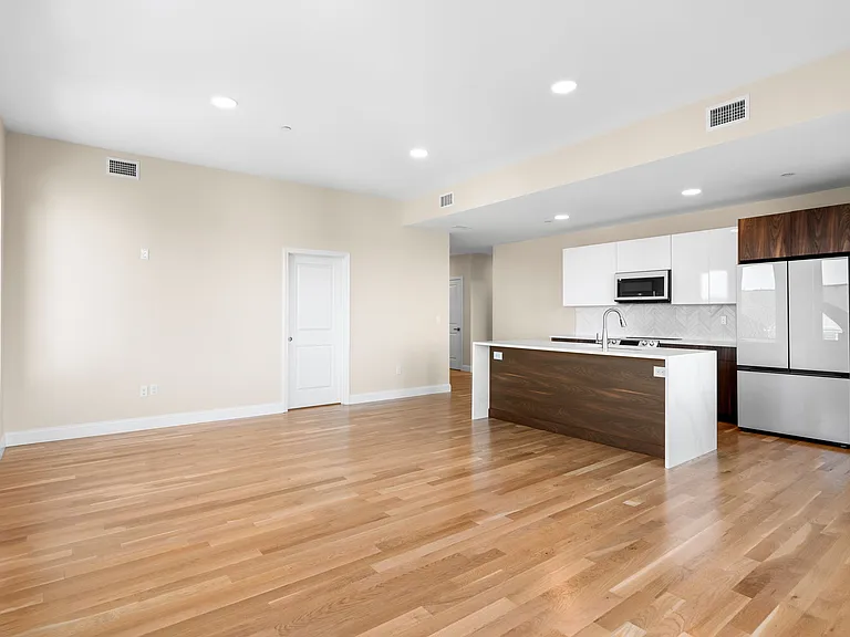 16 Taber St #305 — Photo 3