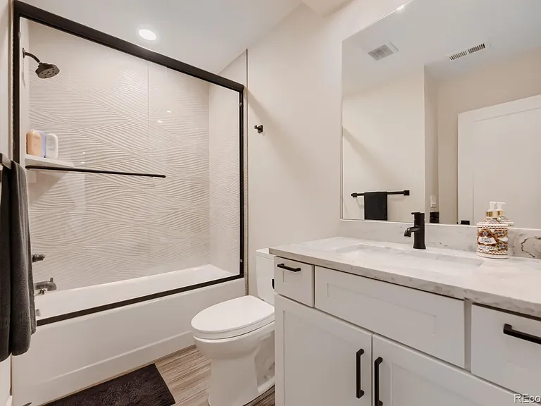 2730 N Clay St — Photo 20