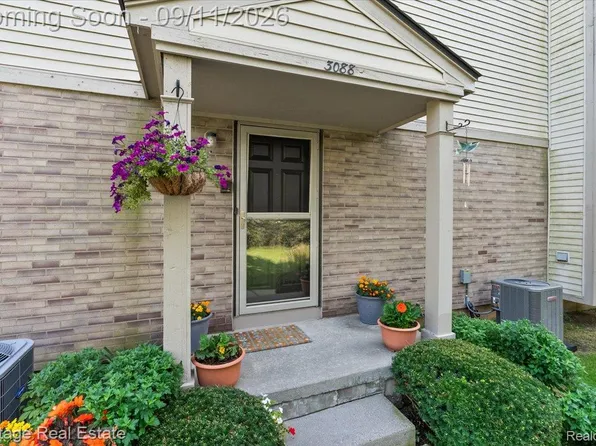 3088 High Pointe Ridge Rd, Lake Orion, MI 48359