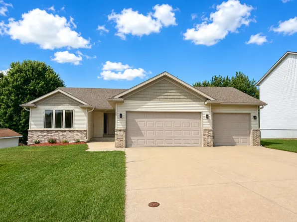 634 8th St SW, Pine Island, MN 55963