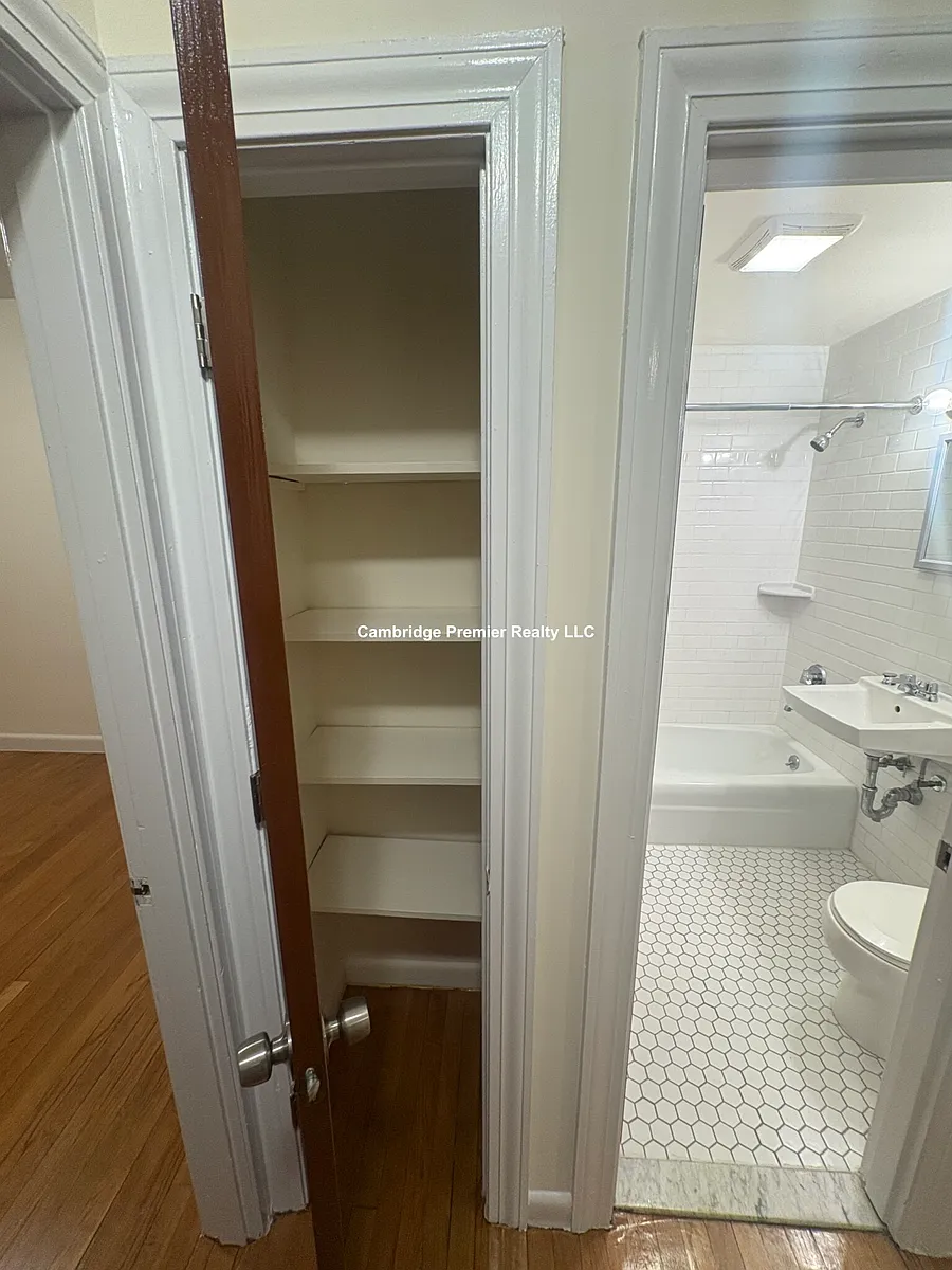 Building Photo - 172 N Beacon St #3B