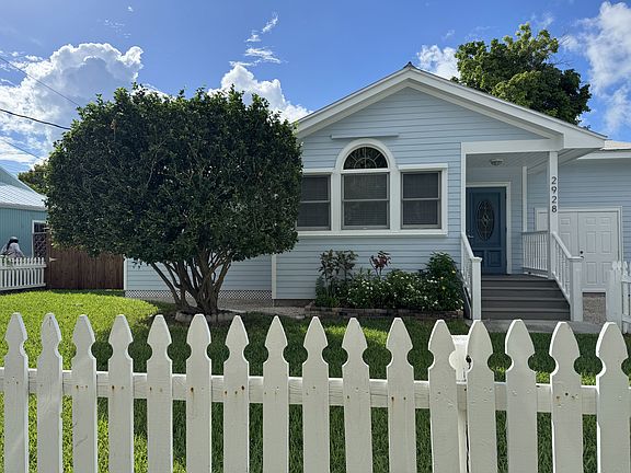 Yard completely fenced.