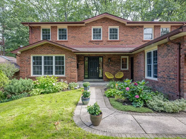 9 Oakridge Dr, Barrie, ON L4N 5N6
