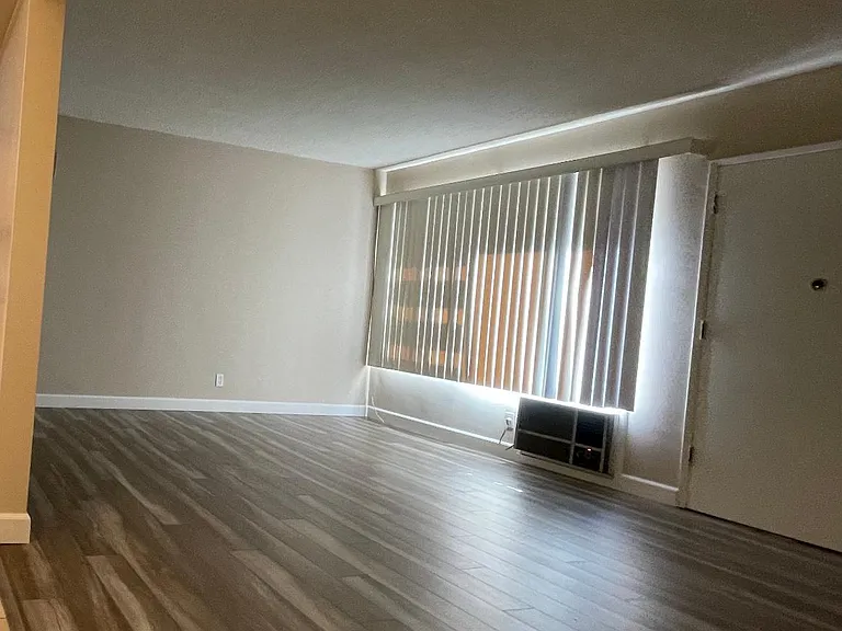 4425 Ocean View Blvd #8 — Photo 15