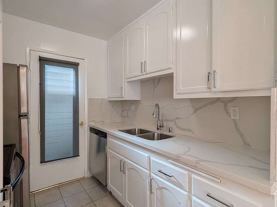 1st image of 11731 Mayfield Ave #2
