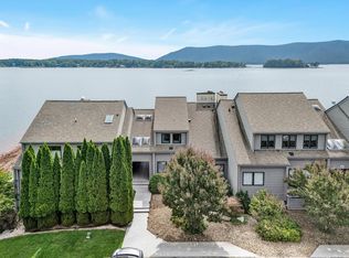 278 Peninsula Point Dr, Moneta, VA 24121